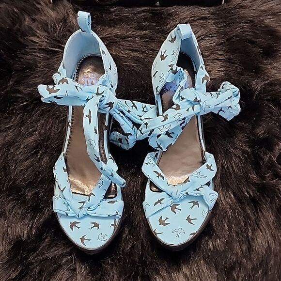 Too Fast Shoes - NIB Too Faces Blue Swallows  Ankle Tie Wedges Size 7